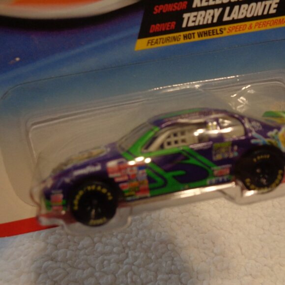 Terry LaBonte Hot Wheels Pro Racing 1/64 Car Kellogg's Spooky Fruit Loops 1997 - Picture 7 of 14